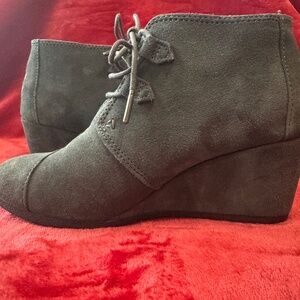TOMS Desert Suede Wedge Booties Castlerock Gray 8